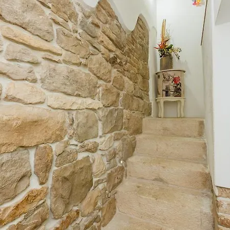 Apartment Stone Beauty Kastela *